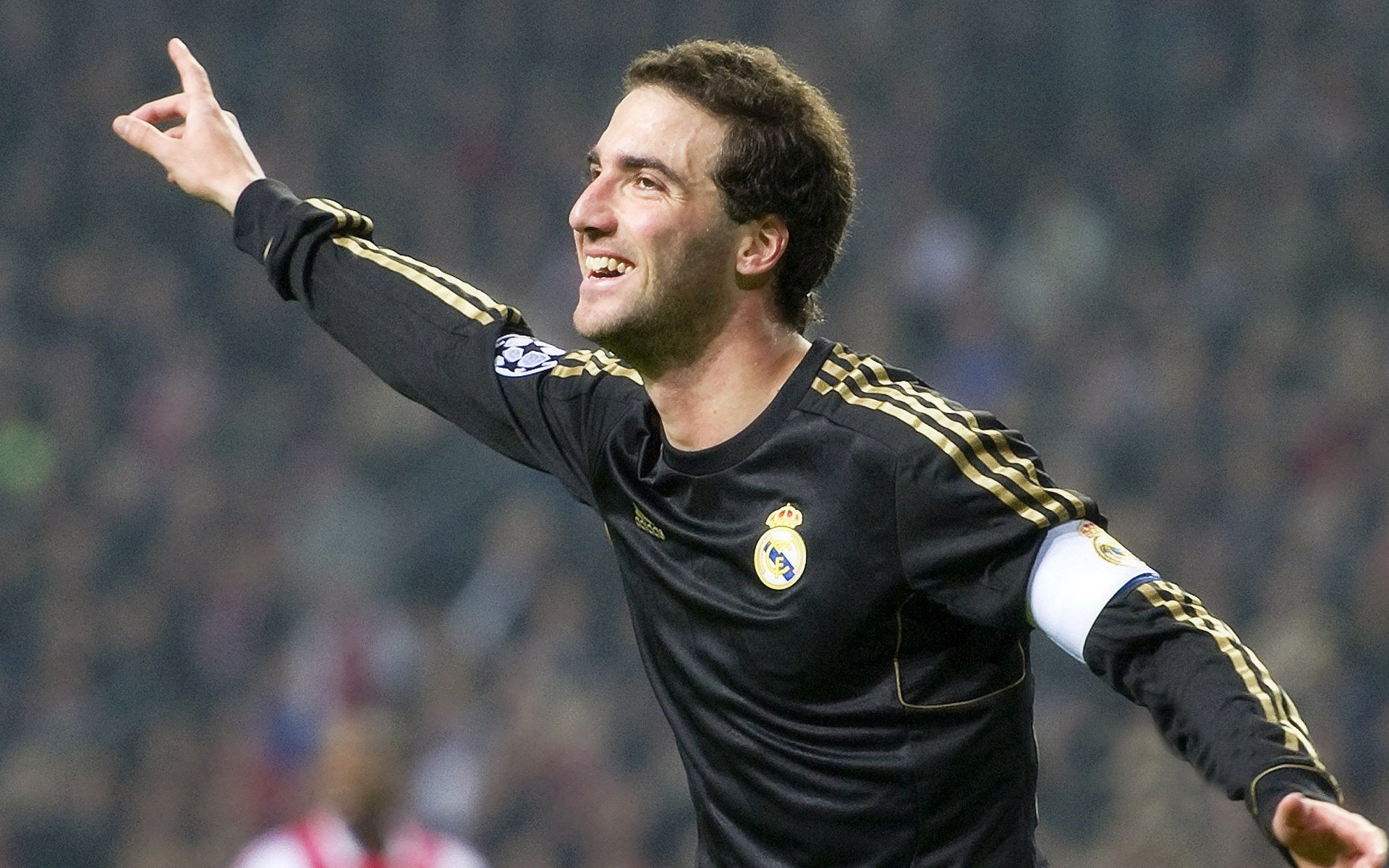 塞维利亚稳居西甲前列，争夺欧洲赛场席位